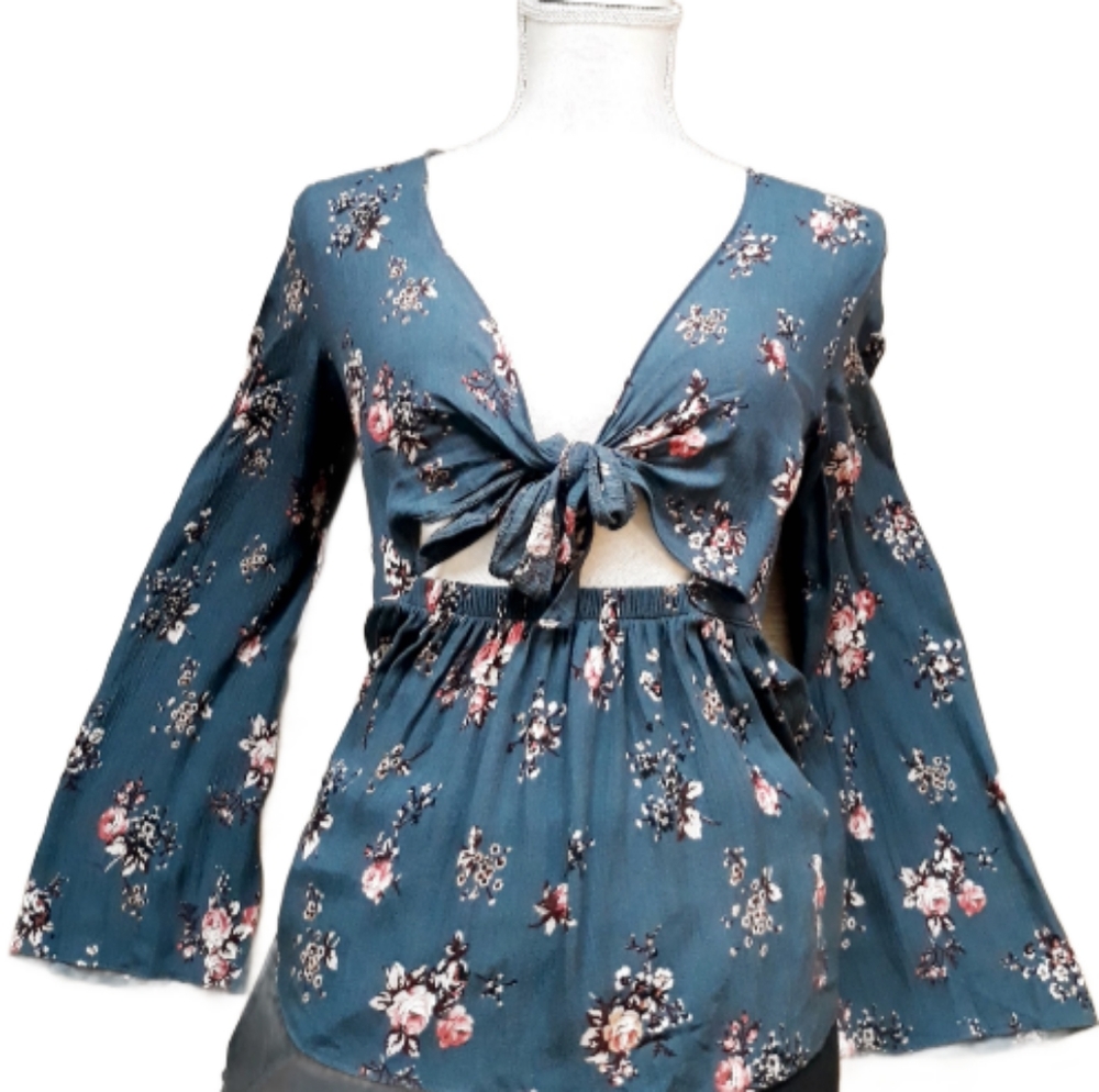 American Eagle Floral Front Tie Midriff Cut Out Blouse - Size XS Blue Top - Picture 1 of 12
